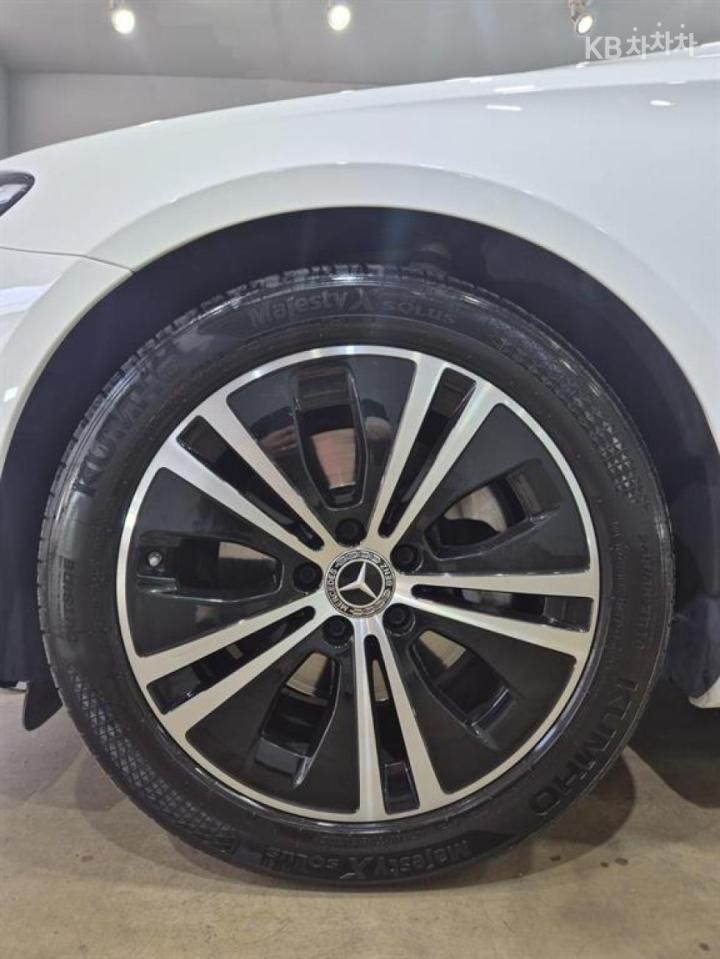 Mercedes-Benz E-Class W213 E250 Avantgarde 10