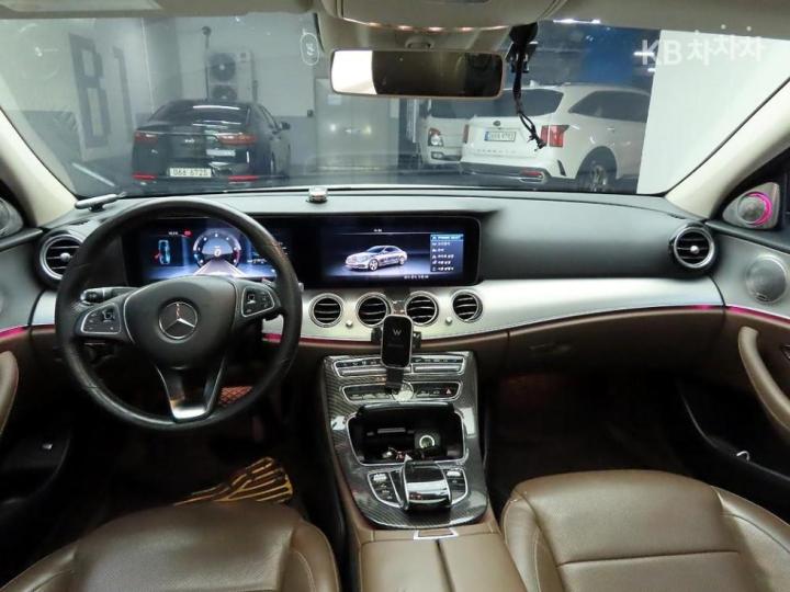 Mercedes-Benz E-Class W213 E350d 7