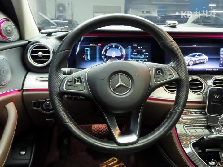 Mercedes-Benz E-Class W213 E350d 8