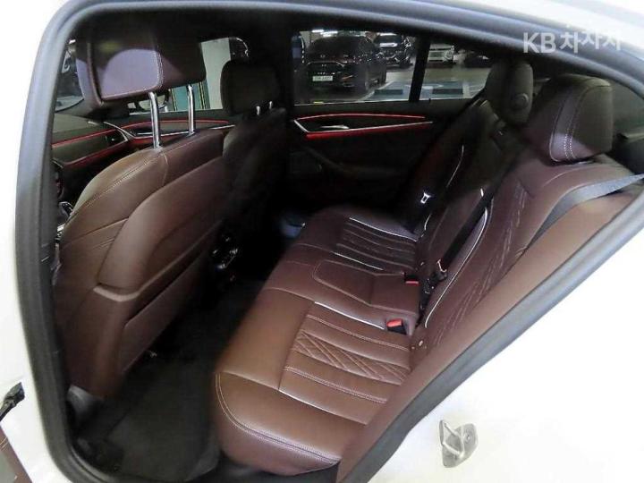 BMW 5 Series G30 530i M Sport 8