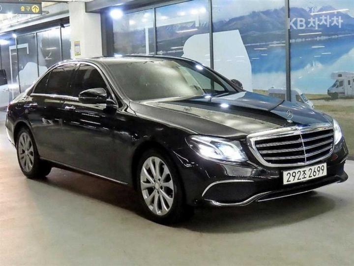 Mercedes-Benz E-Class W213 E220d Exclusive 2