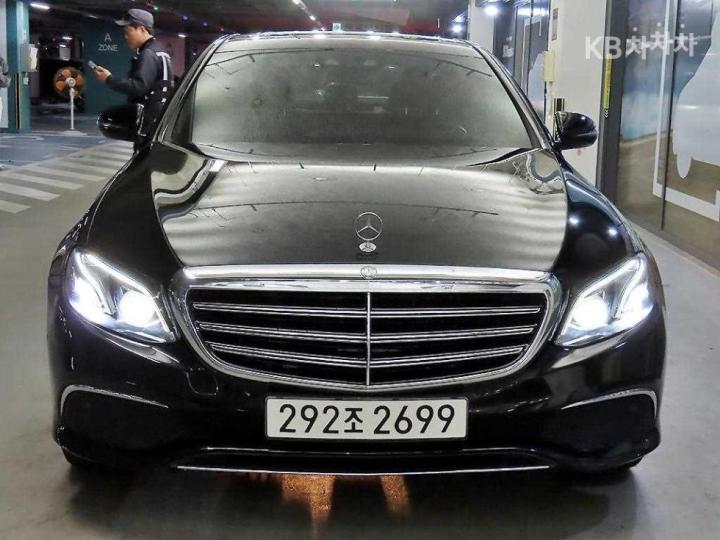 Mercedes-Benz E-Class W213 E220d Exclusive 3