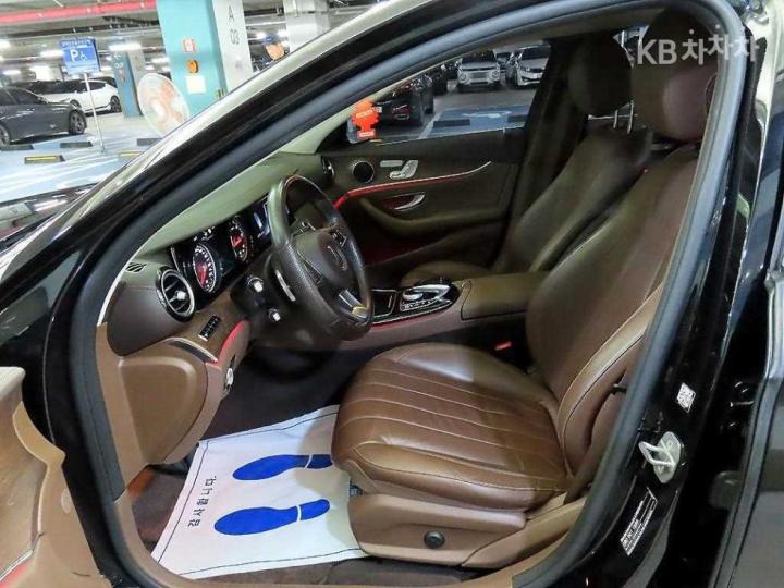 Mercedes-Benz E-Class W213 E220d Exclusive 7