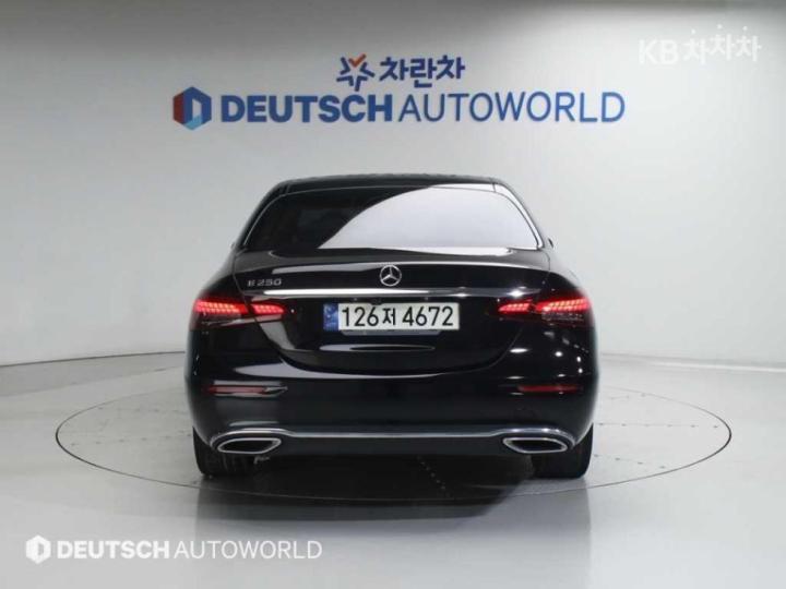 Mercedes-Benz E-Class W213 E250 Exclusive 5