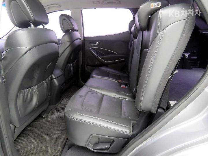 Hyundai Santa Fe DM R2.0 2WD PREMIUM Base Type 8