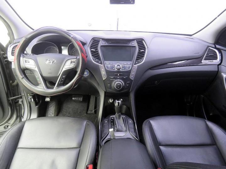 Hyundai Santa Fe DM R2.0 2WD PREMIUM Base Type 9