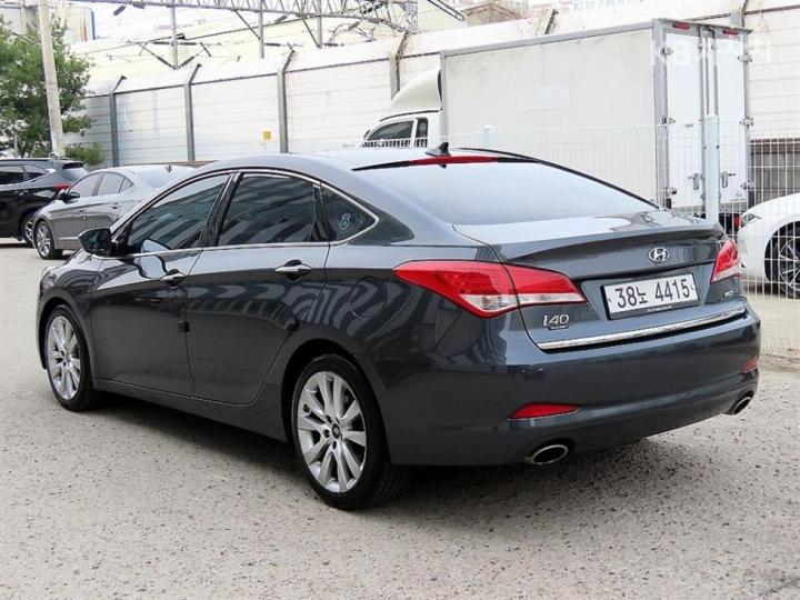 Hyundai i40 1.7 VGT PREMIUM 4