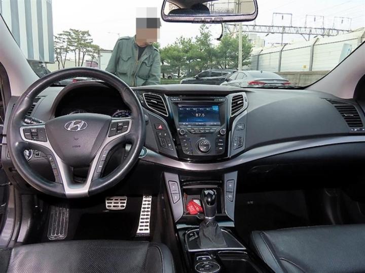 Hyundai i40 1.7 VGT PREMIUM 8