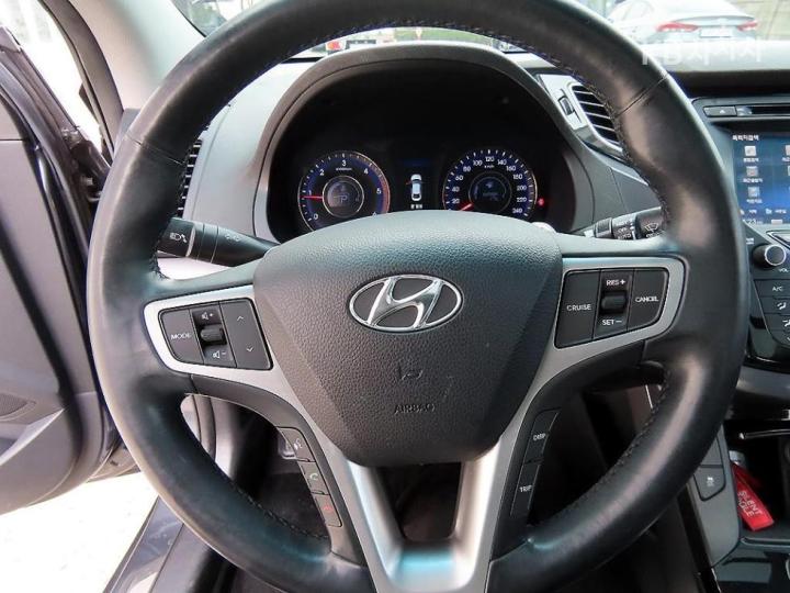 Hyundai i40 1.7 VGT PREMIUM 9