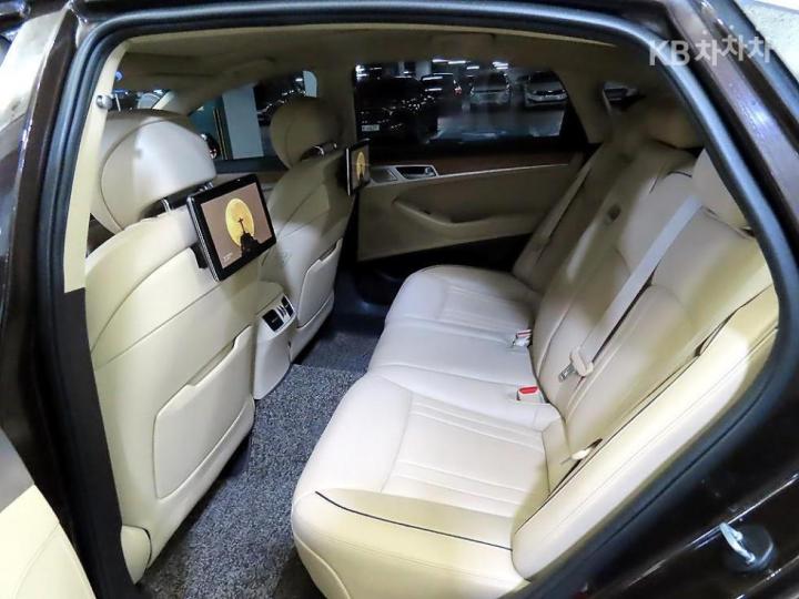 Genesis G80 3.3 GDI AWD Premium Luxury 8