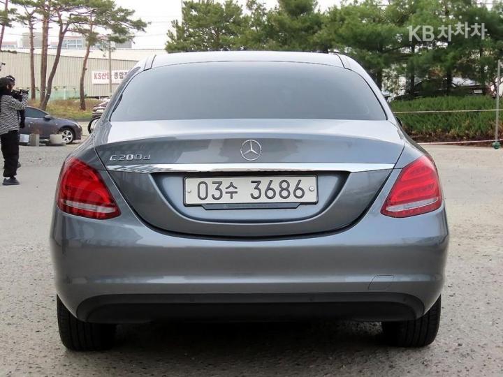 Mercedes-Benz C-Class C200d 5