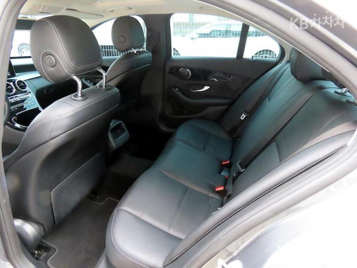 Mercedes-Benz C-Class C200d 7