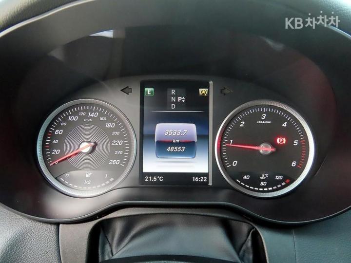 Mercedes-Benz C-Class C200d 10