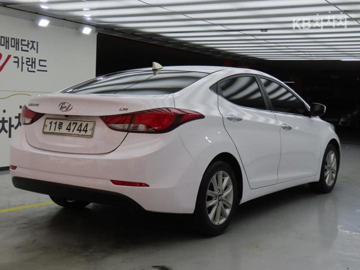 Hyundai Avante 1.6 LPi Modern 5