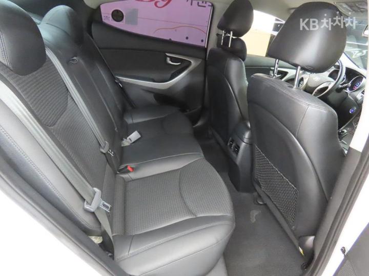 Hyundai Avante 1.6 LPi Modern 7