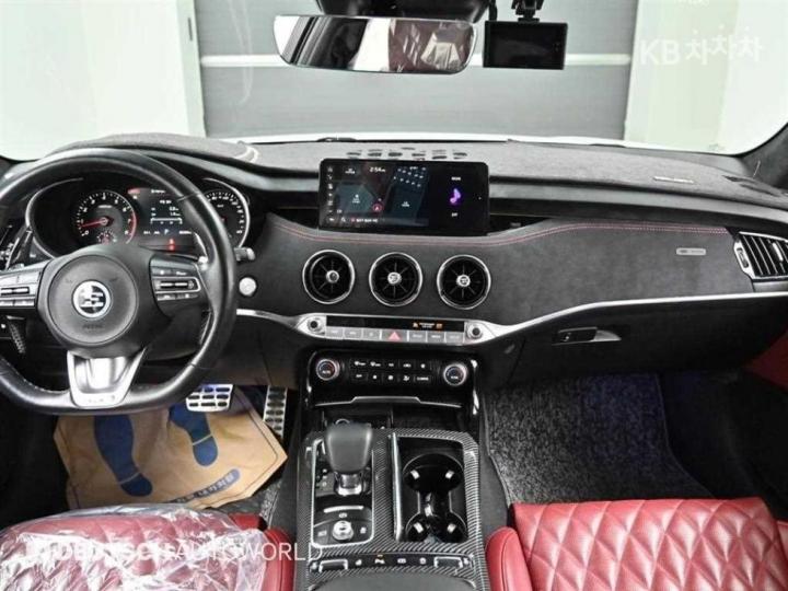 Kia Stinger Meister 3.3 Gasoline Turbo 4WD Masters 8