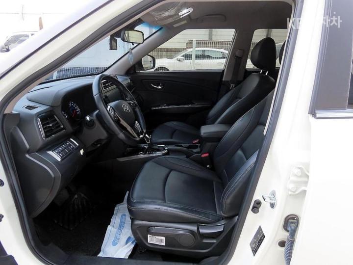 KG Mobility (Ssangyong) Tivoli Gasoline V3 2WD Base Type 6