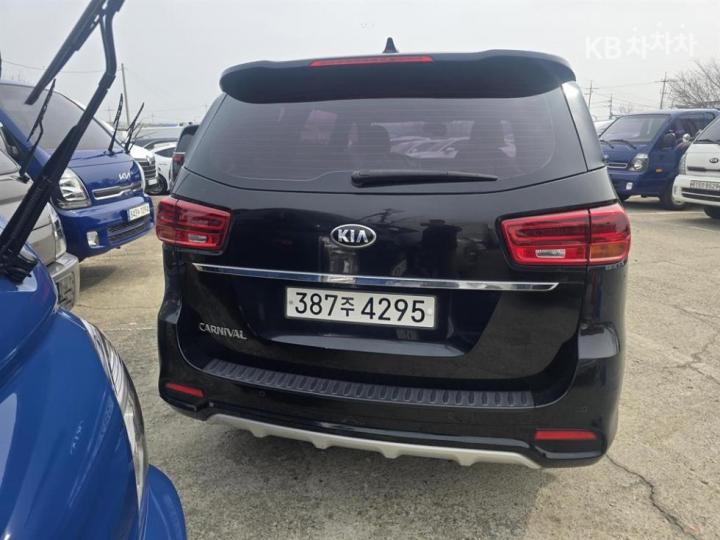 Kia Carnival 2.2 Diesel Noblesse 5