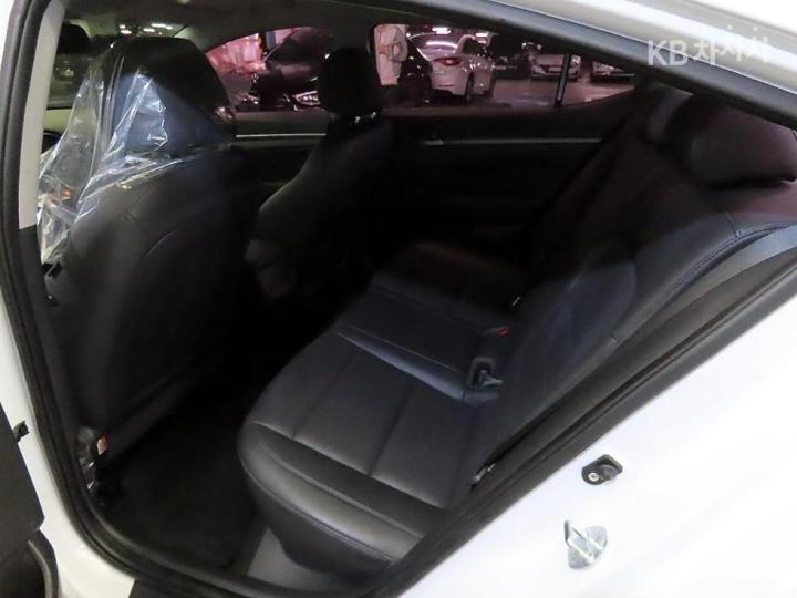 Hyundai Avante AD 1.6 GDi Smart 8