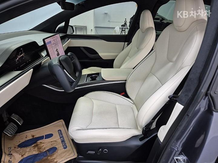 Tesla Model X Plaid 7