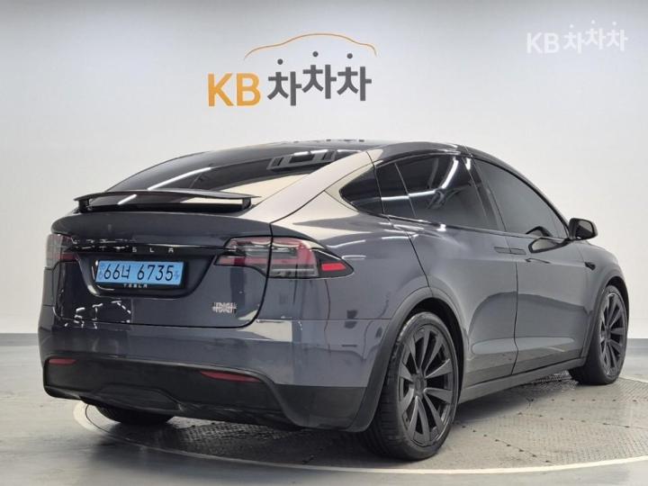 Tesla Model X Plaid 5