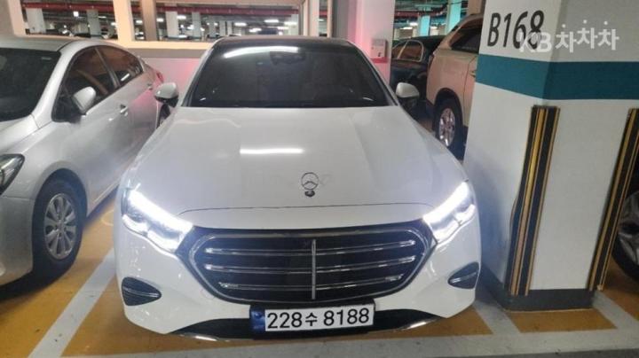 Mercedes-Benz E-Class W214 E300 4MATIC Exclusive