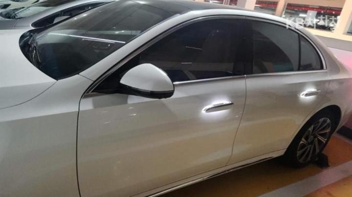 Mercedes-Benz E-Class W214 E300 4MATIC Exclusive 4