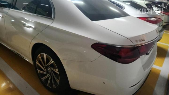 Mercedes-Benz E-Class W214 E300 4MATIC Exclusive 5