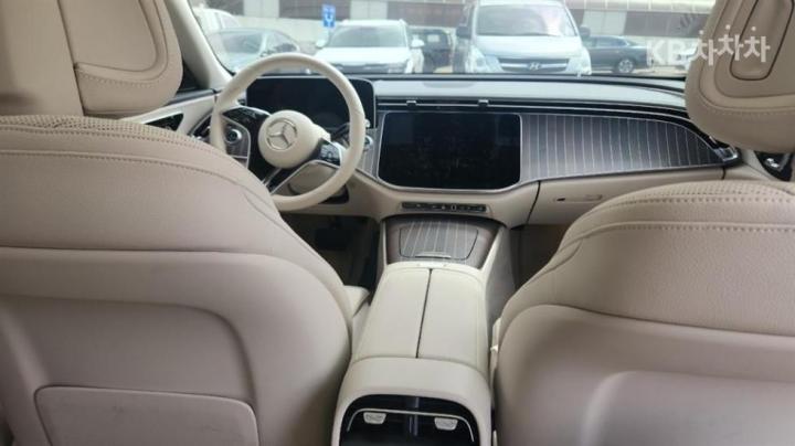 Mercedes-Benz E-Class W214 E300 4MATIC Exclusive 8