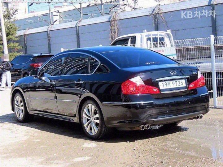 Infiniti M M35 Y 4