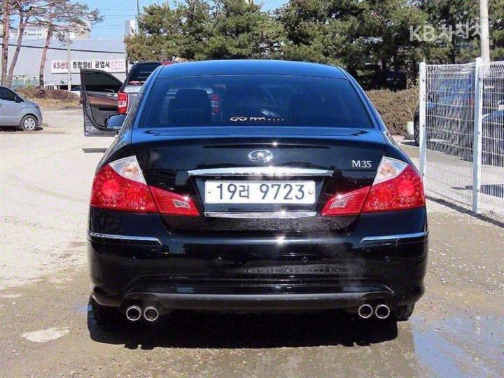 Infiniti M M35 Y 5