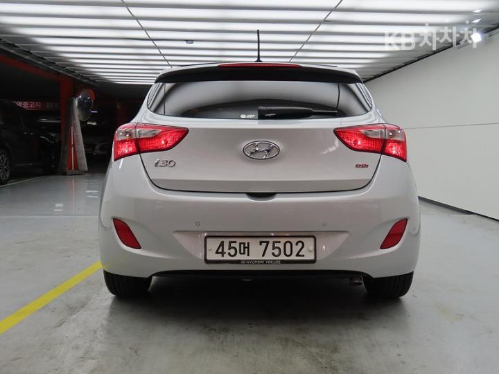 Hyundai i30 New 1.6 GDI Unique 4