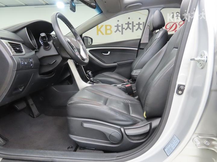 Hyundai i30 New 1.6 GDI Unique 6