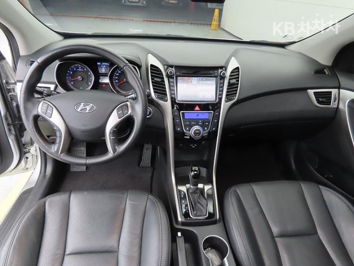 Hyundai i30 New 1.6 GDI Unique 8