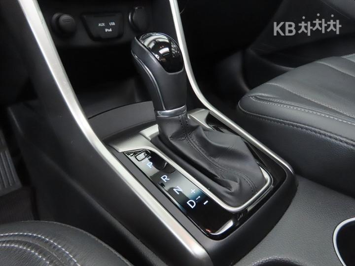 Hyundai i30 New 1.6 GDI Unique 10