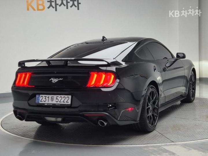 Ford Mustang Coupe Premium 4