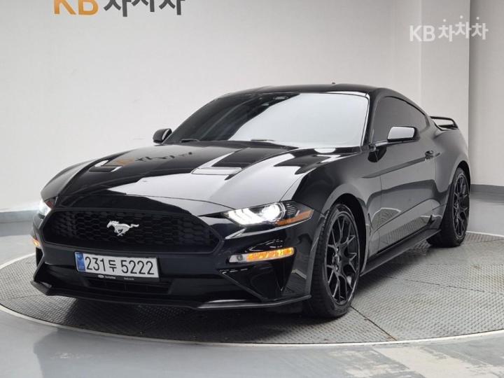 Ford Mustang Coupe Premium 2