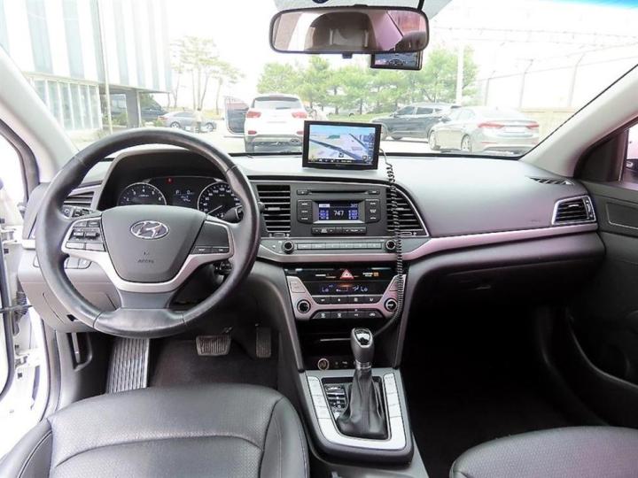 Hyundai Avante AD 1.6 GDi Smart 8