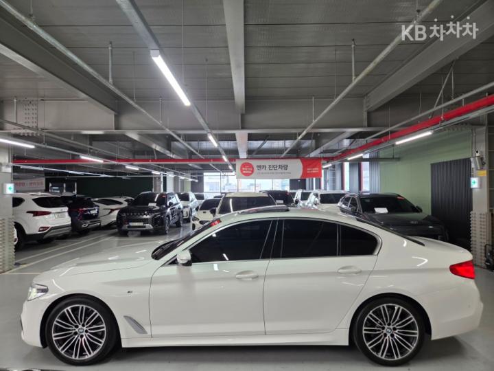 BMW 5 Series G30 520d M Sport Plus 4