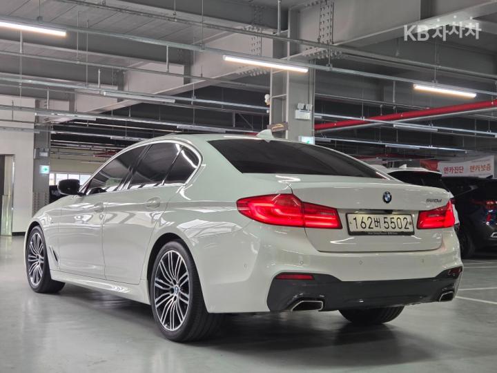 BMW 5 Series G30 520d M Sport Plus 5