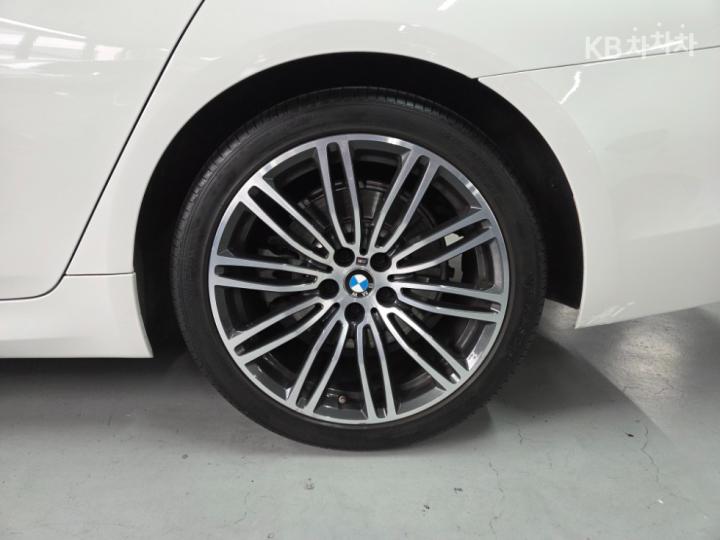 BMW 5 Series G30 520d M Sport Plus 10