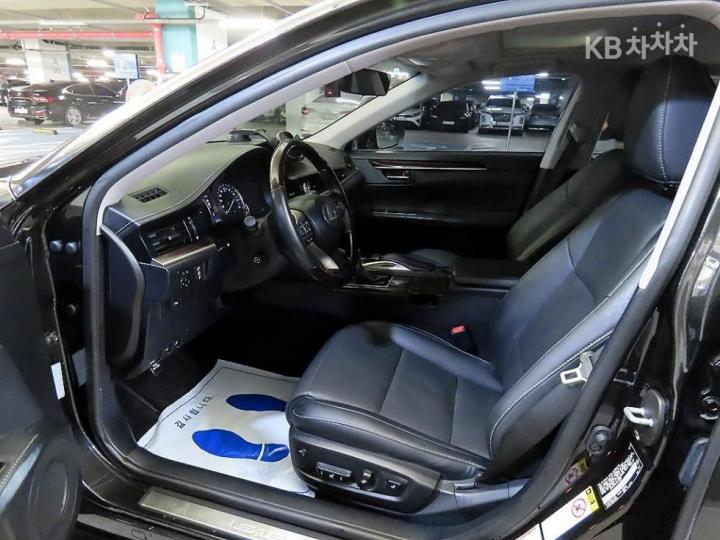 Lexus ES New 300h Supreme 7