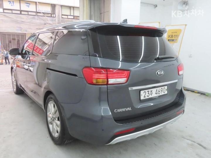 Kia Carnival 2.2 Diesel Noblesse 5