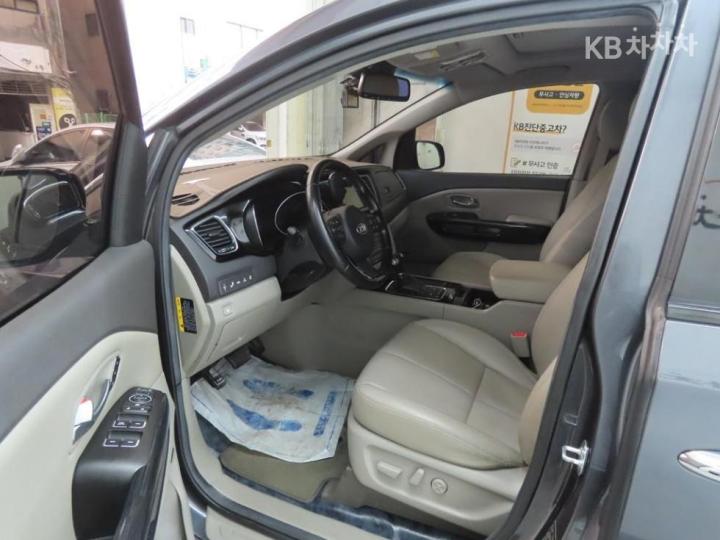 Kia Carnival 2.2 Diesel Noblesse 6