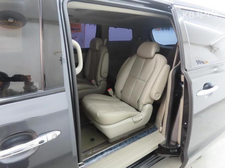 Kia Carnival 2.2 Diesel Noblesse 7