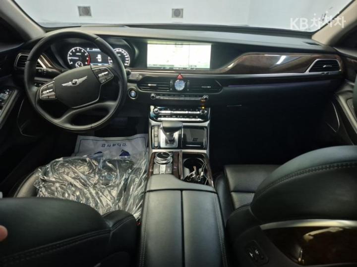 Genesis EQ900 3.8 GDI AWD Premium Luxury 8