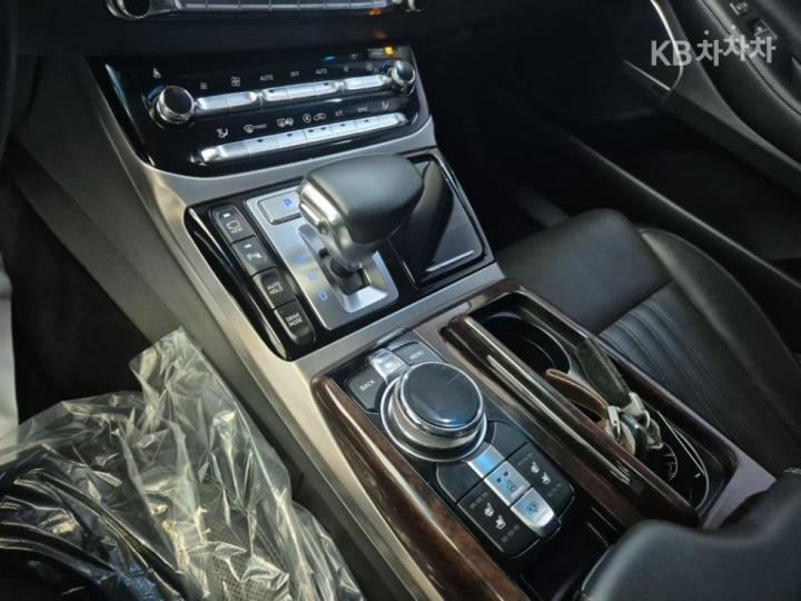 Genesis EQ900 3.8 GDI AWD Premium Luxury 9