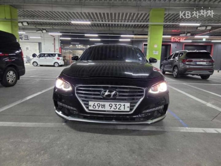 Hyundai Grandeur IG Diesel 2.2 Premium Special 2