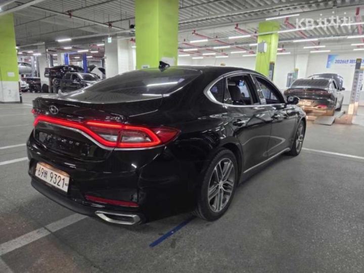 Hyundai Grandeur IG Diesel 2.2 Premium Special 4