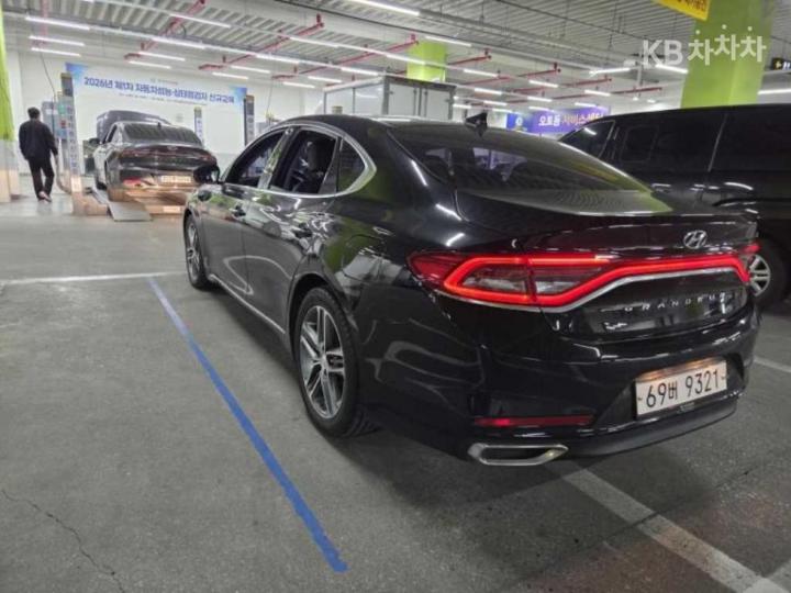Hyundai Grandeur IG Diesel 2.2 Premium Special 5